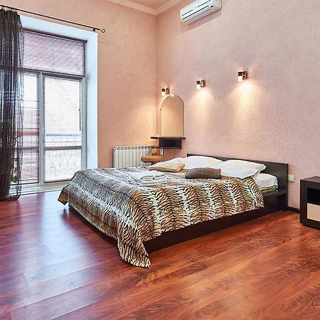 Home Hotel Apartments On Zoloti Vorota Kiev Ngoại thất bức ảnh
