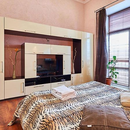Home Hotel Apartments On Zoloti Vorota Kiev Ngoại thất bức ảnh