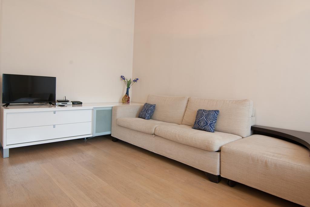 Home Hotel Apartments On Zoloti Vorota Kiev Ngoại thất bức ảnh