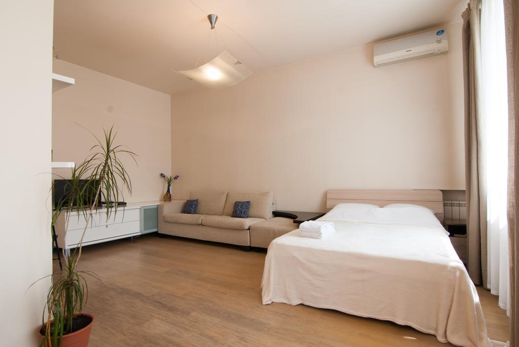 Home Hotel Apartments On Zoloti Vorota Kiev Ngoại thất bức ảnh