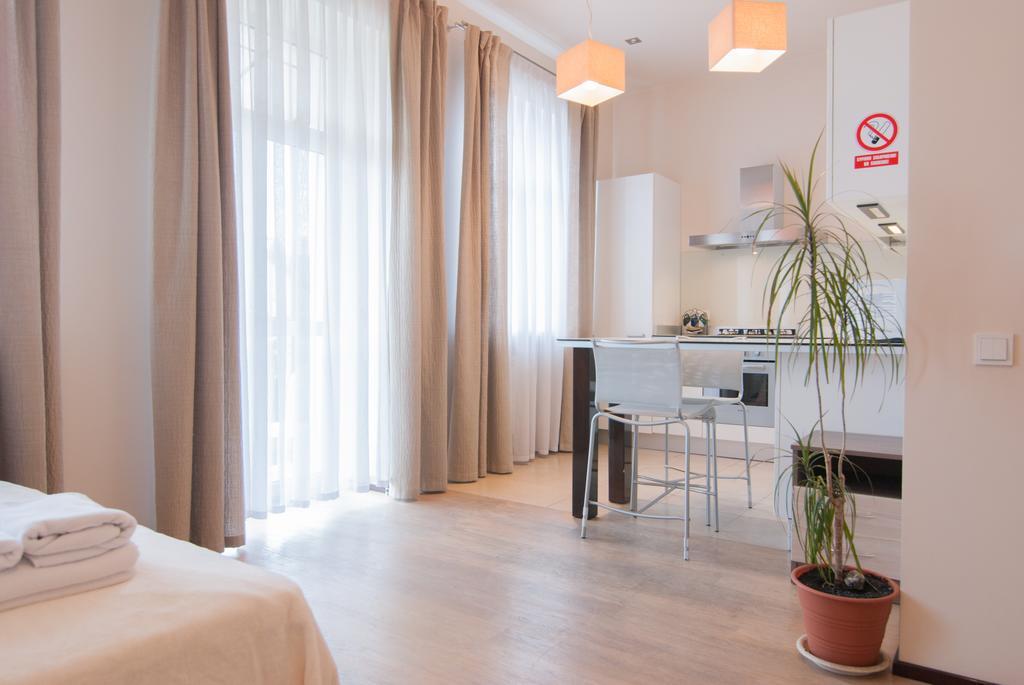 Home Hotel Apartments On Zoloti Vorota Kiev Ngoại thất bức ảnh