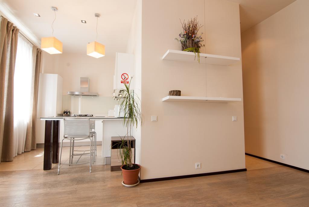 Home Hotel Apartments On Zoloti Vorota Kiev Ngoại thất bức ảnh