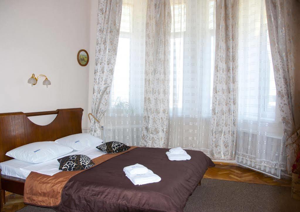 Home Hotel Apartments On Zoloti Vorota Kiev Ngoại thất bức ảnh