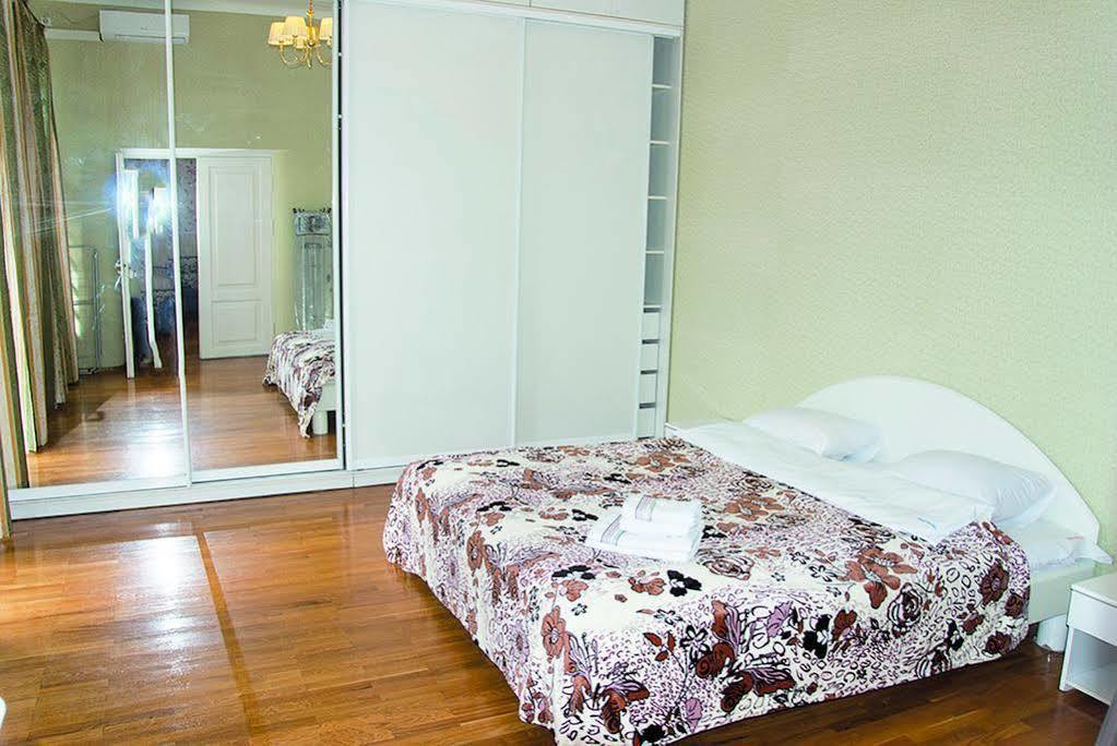 Home Hotel Apartments On Zoloti Vorota Kiev Ngoại thất bức ảnh