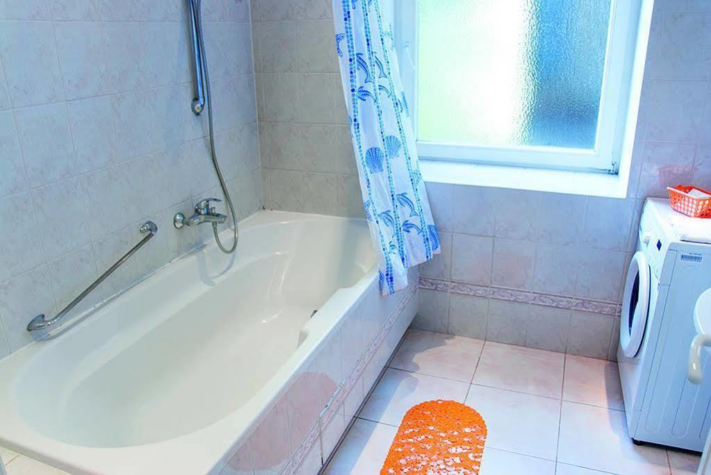 Home Hotel Apartments On Zoloti Vorota Kiev Ngoại thất bức ảnh