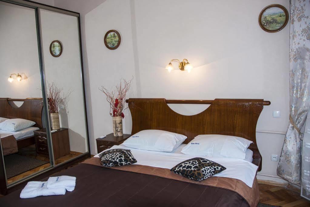 Home Hotel Apartments On Zoloti Vorota Kiev Ngoại thất bức ảnh