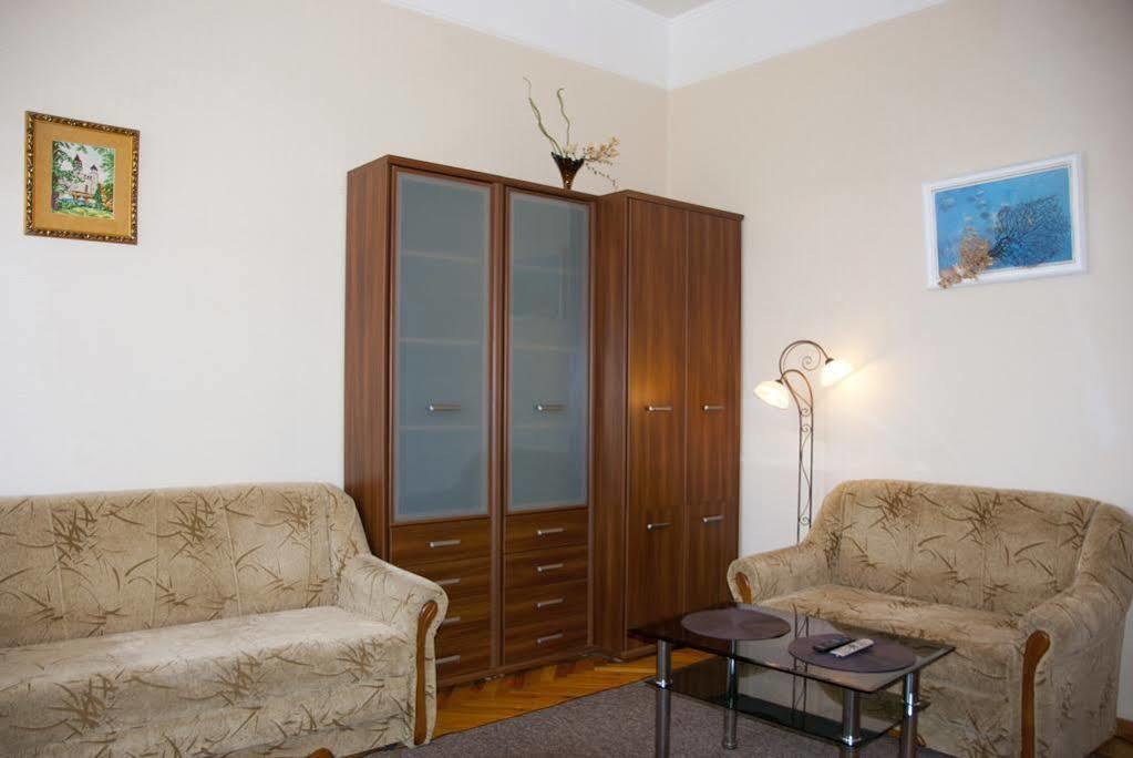 Home Hotel Apartments On Zoloti Vorota Kiev Ngoại thất bức ảnh