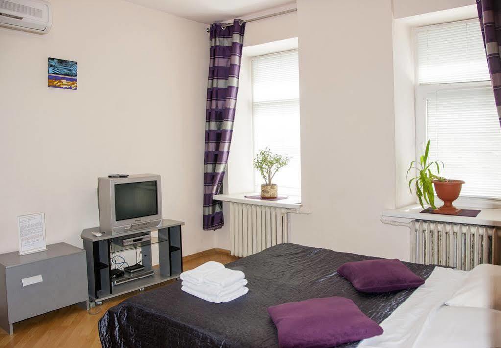 Home Hotel Apartments On Zoloti Vorota Kiev Ngoại thất bức ảnh